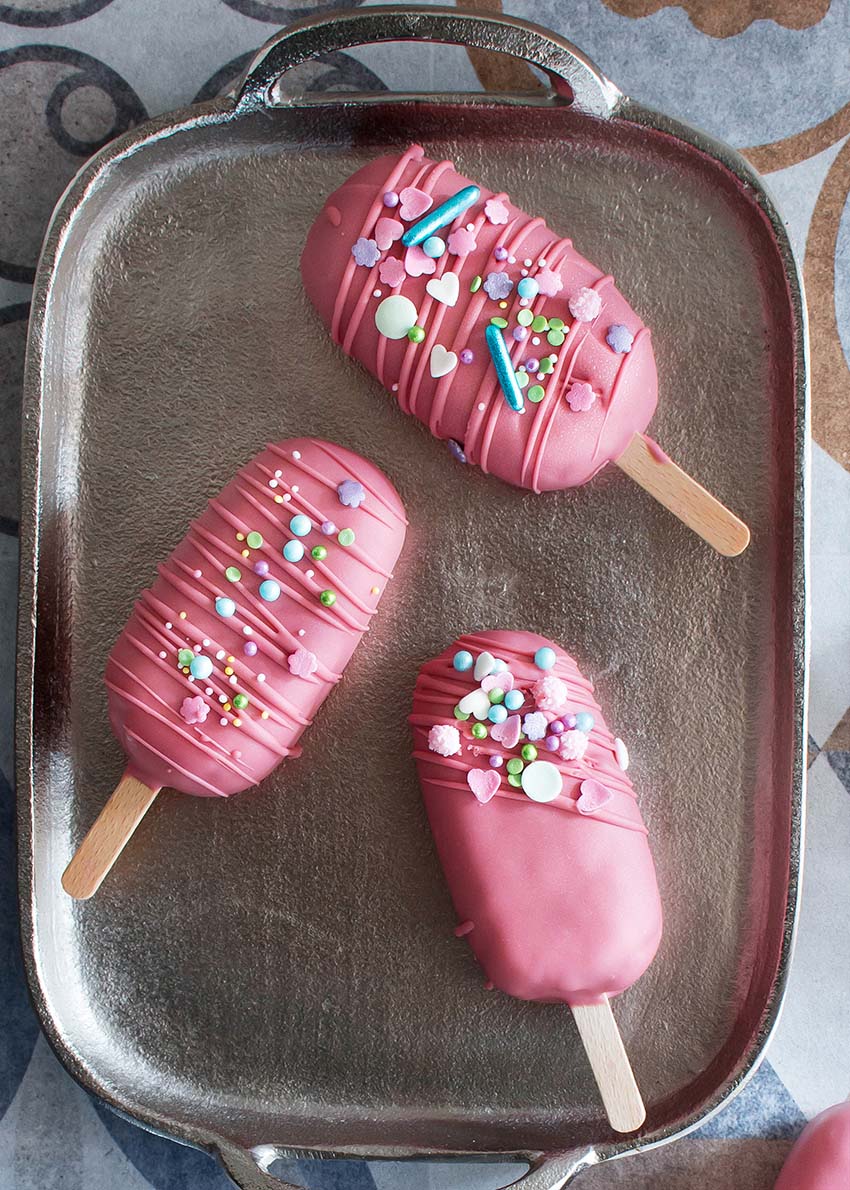 Cómo Hacer Cakesicles o Paletas de Bizcocho